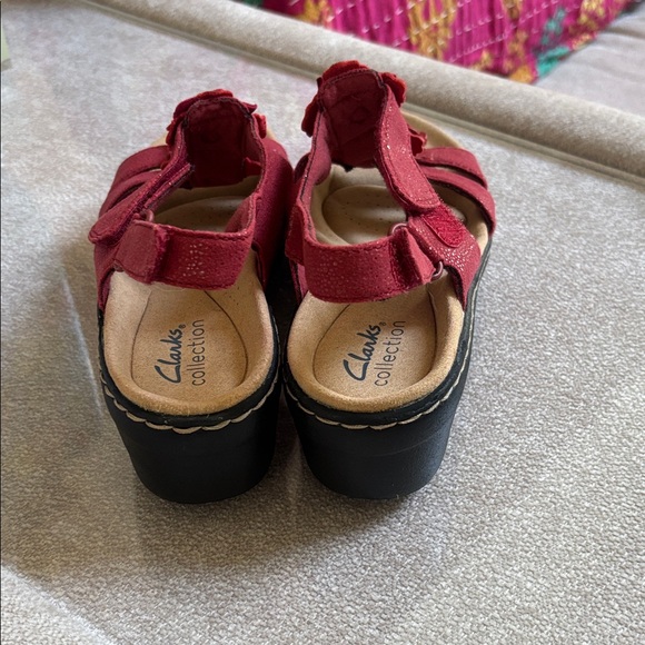 Clarks Women's Floral Red Sandals - Picture 3 of 5